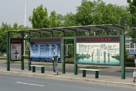 候車亭廣告燈(dēng)箱給城(chéng)市帶來的價值