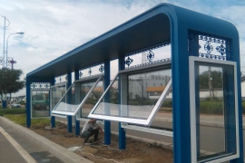 為什麽公交站台要在紅綠燈的前方？