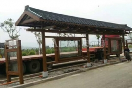 候車亭燈箱選擇鋼化玻璃和耐力板的區別？