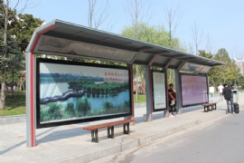 公交候車亭廣告促進城市的（de）經濟增長