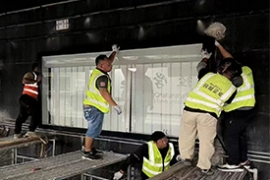 地鐵軌行區燈箱安裝(zhuāng)步驟